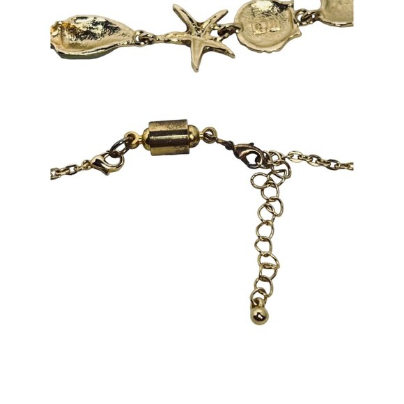 JJI Gold Tone And Enamel Shell Beach Theme Cable Chain Necklace (5404) - Picture 6 of 6